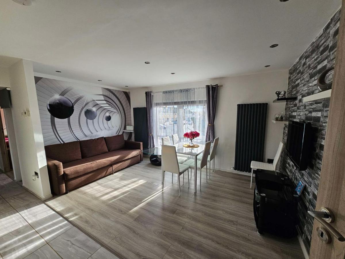 Modern Urban Haven: Stylish Getaway Daire Lisburn Dış mekan fotoğraf