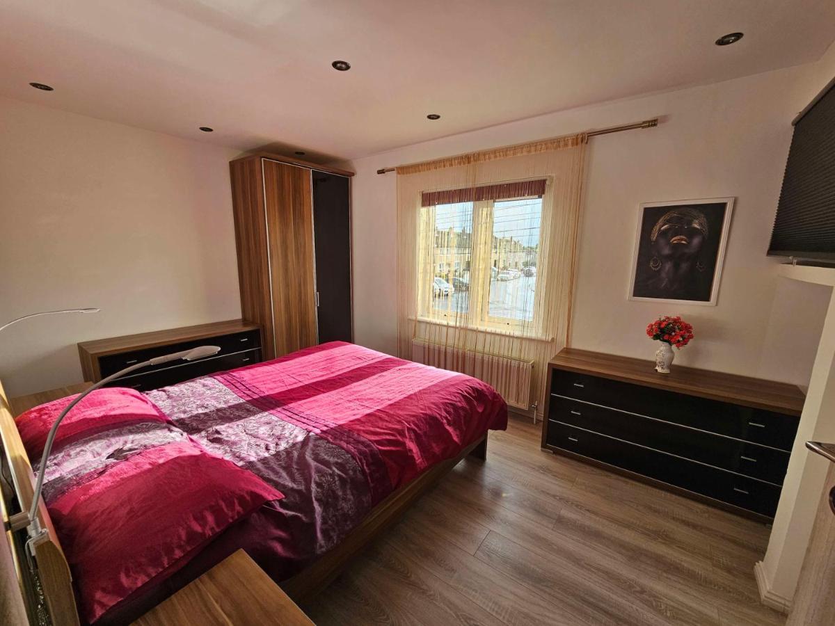 Modern Urban Haven: Stylish Getaway Daire Lisburn Dış mekan fotoğraf