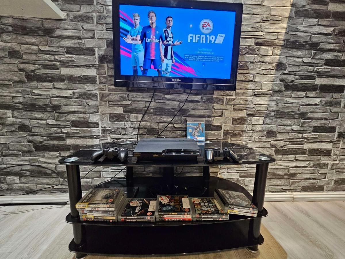 Modern Urban Haven: Stylish Getaway Daire Lisburn Dış mekan fotoğraf